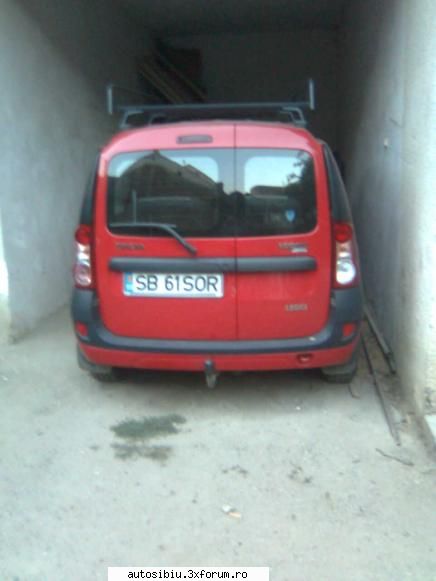 o poza din spate . dacia logan mcv